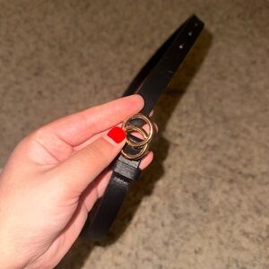 Black thin gold belt dress ✨💛